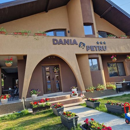 Dania&Petru Residence Tîrgu Ocna Eksteriør billede
