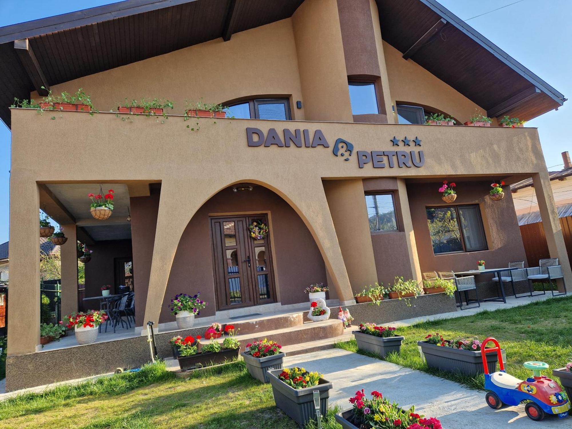 Dania&Petru Residence Tîrgu Ocna Eksteriør billede